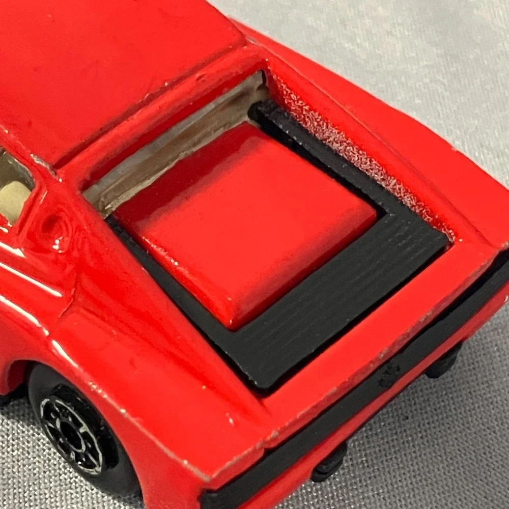 Maisto Ferrari Testarossa‎ Red 1:64 Die-Cast Car Vintage Made in China